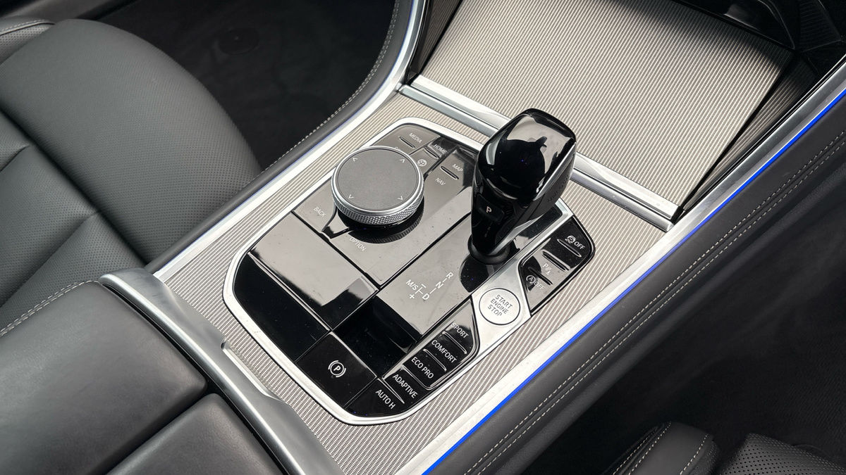 BMW 8 Series Image 6