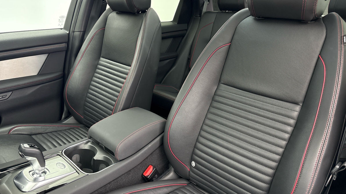 Land Rover Discovery Sport Image 7