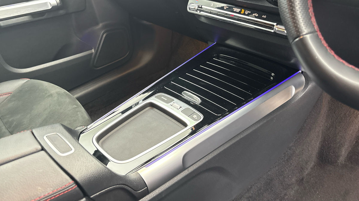 Mercedes-Benz GLB Image 18