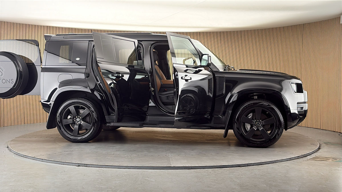 More views of Land Rover Defender 110