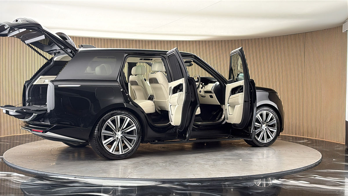 More views of Land Rover Range Rover