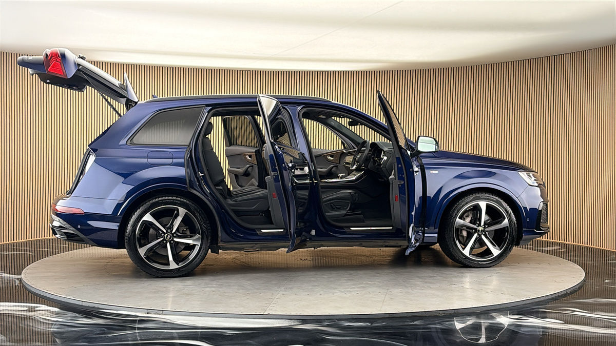 More views of Audi Q7