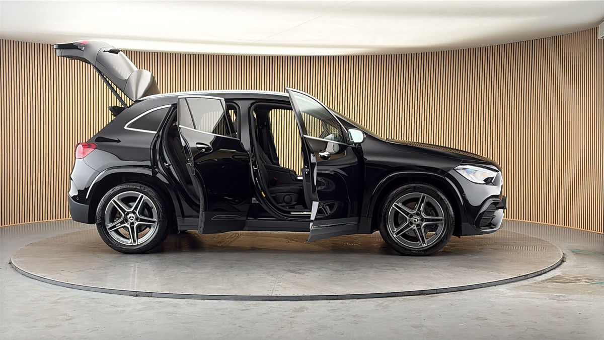 More views of Mercedes-Benz GLA