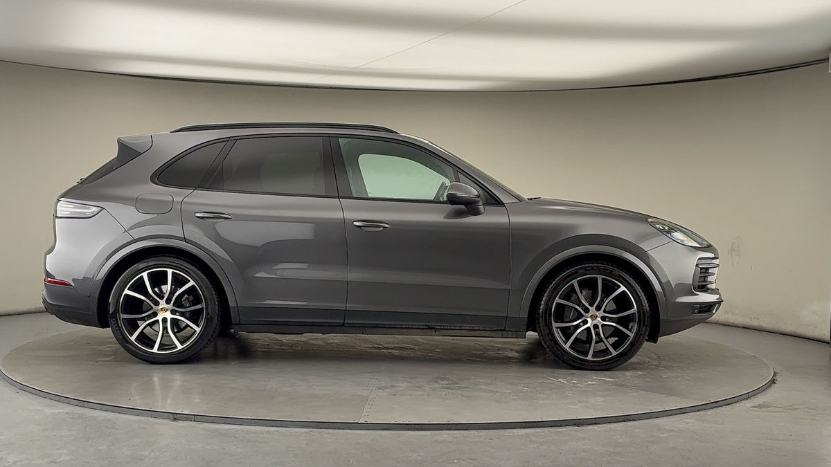 Porsche Cayenne Image 16