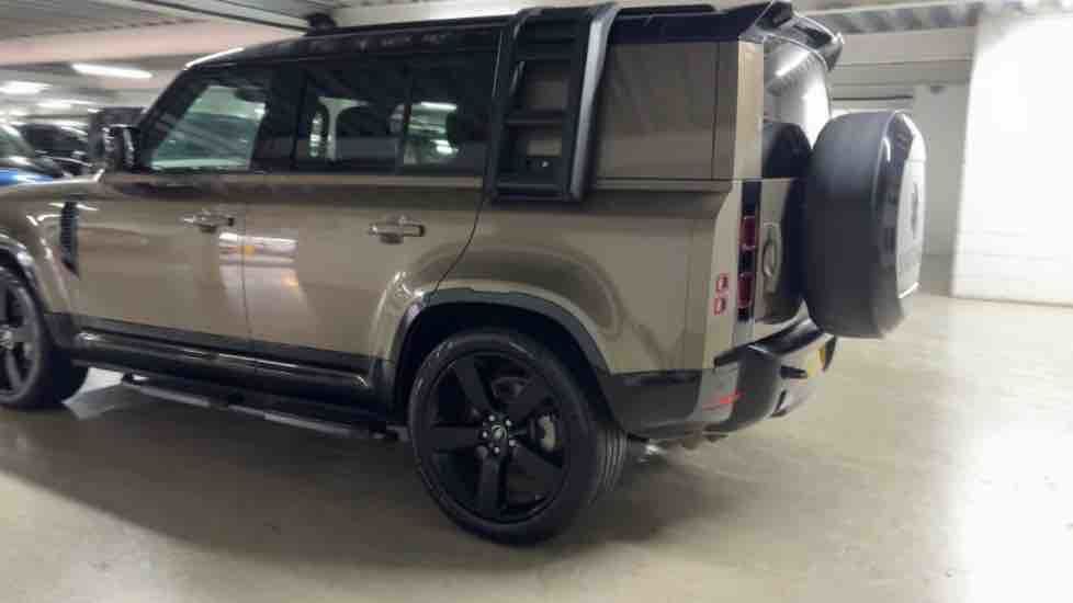 More views of Land Rover Defender 110