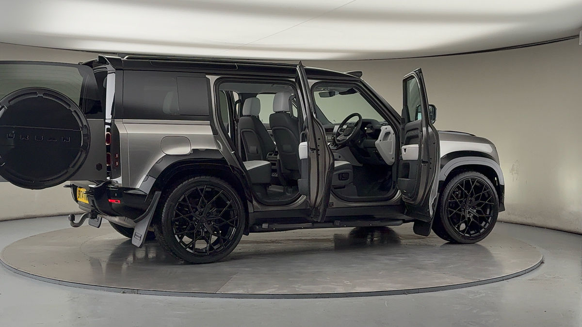 More views of Land Rover Defender 110