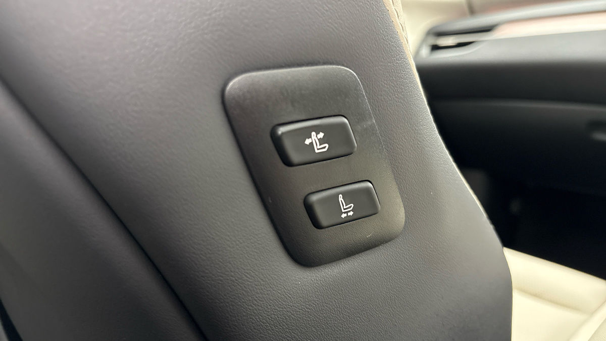 Lexus RX Image 28