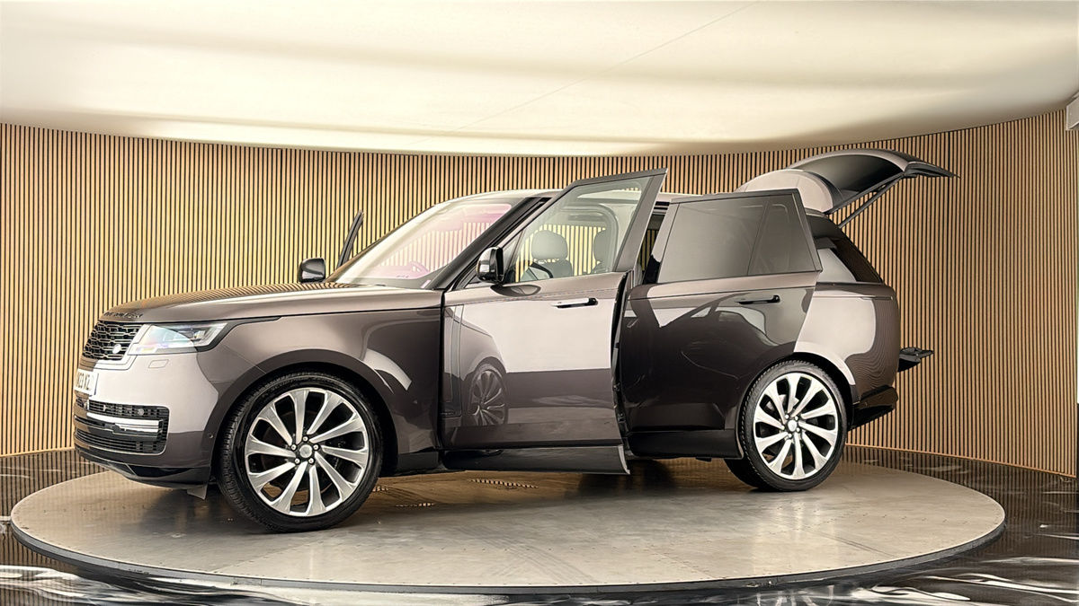 More views of Land Rover Range Rover