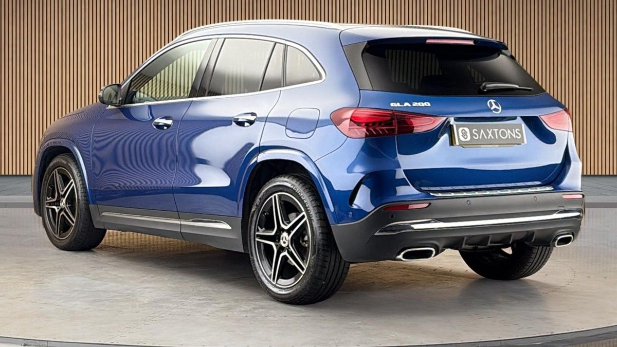 Mercedes-Benz GLA Image 2