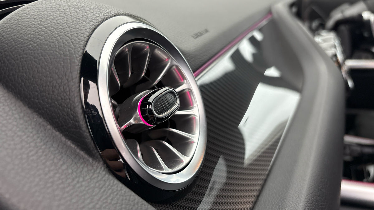 Mercedes-Benz GLA Image 6