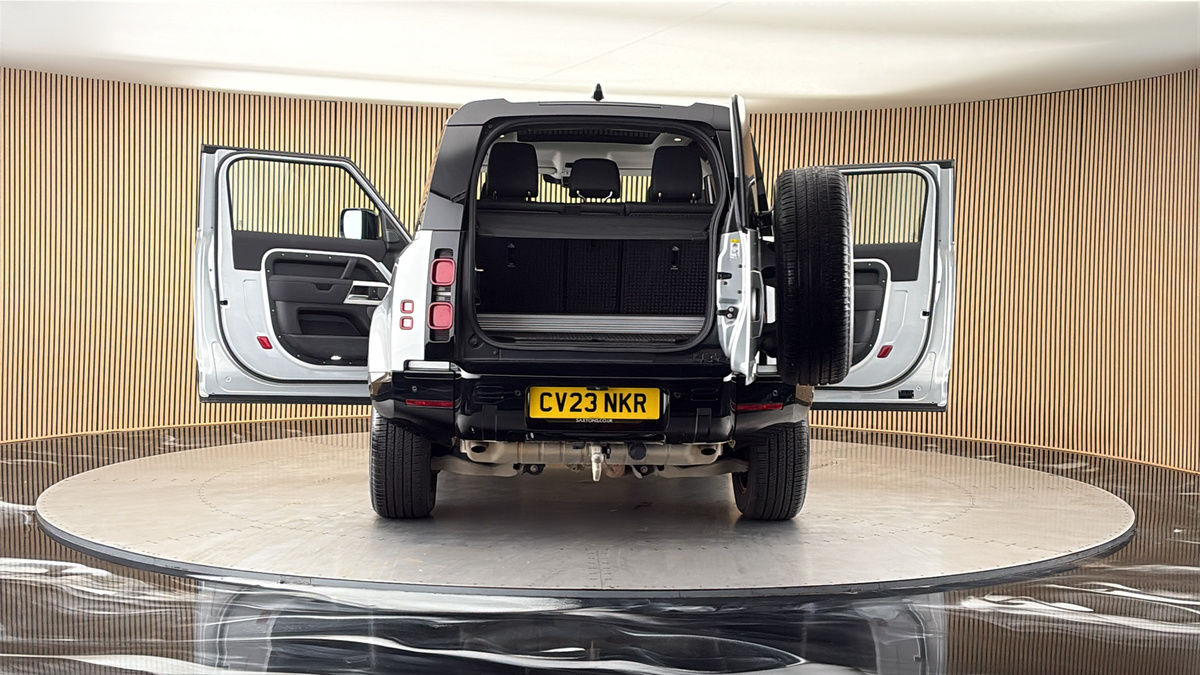 More views of Land Rover Defender 90