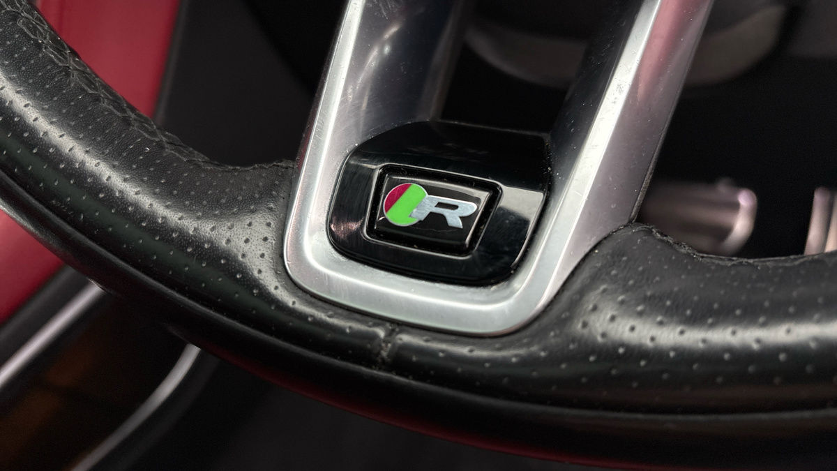 Jaguar F-PACE Image 25