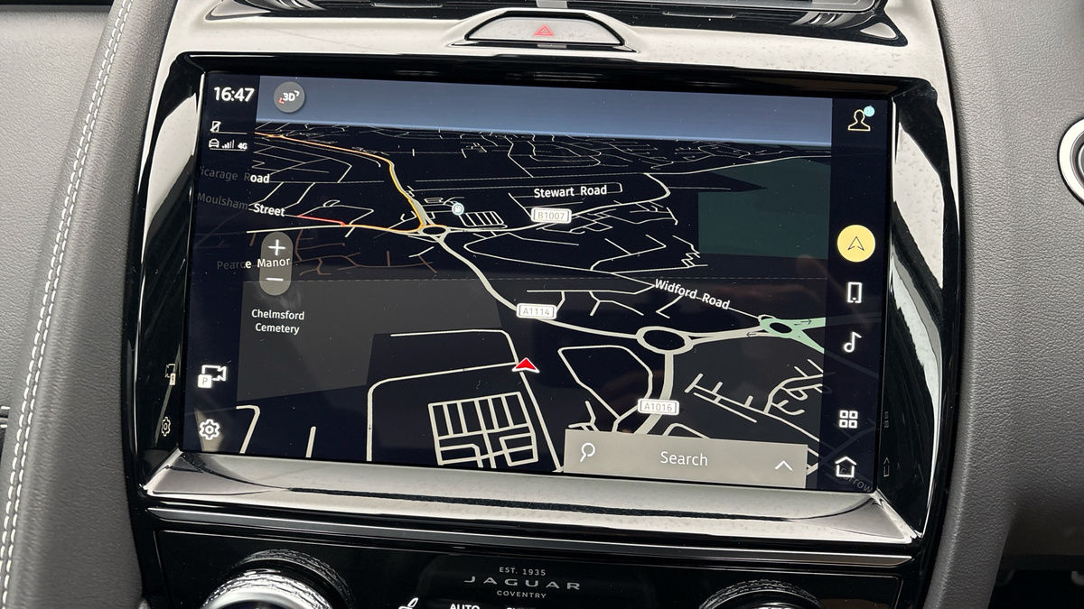 Jaguar E-PACE Image 33