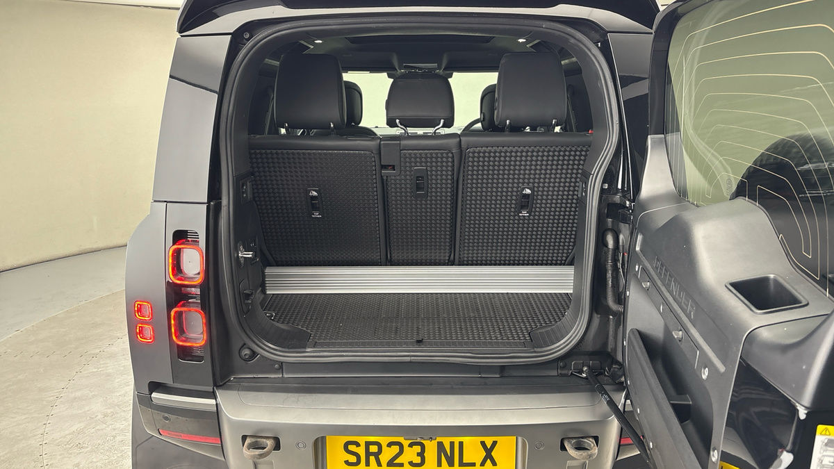 Land Rover Defender 90 Image 11