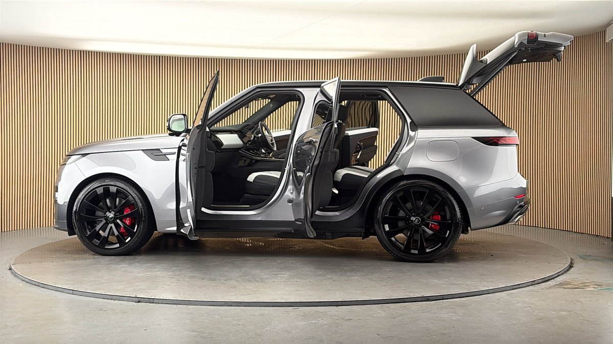 More views of Land Rover Range Rover Sport