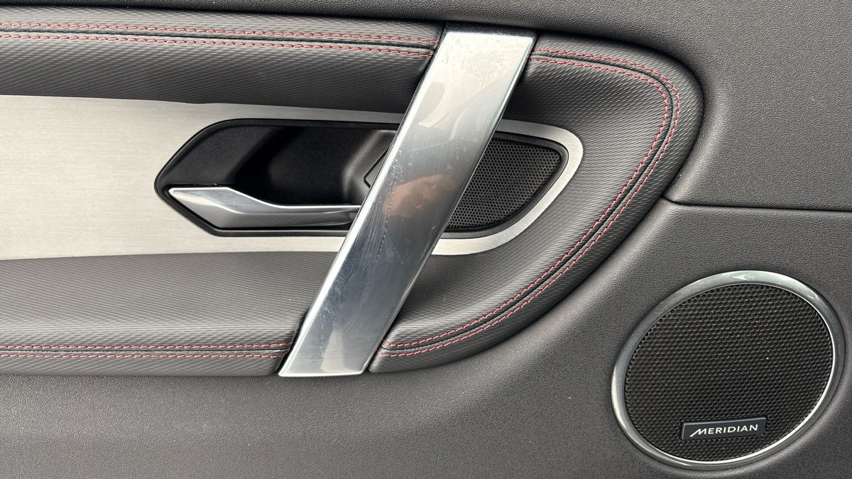 Land Rover Discovery Sport Image 19