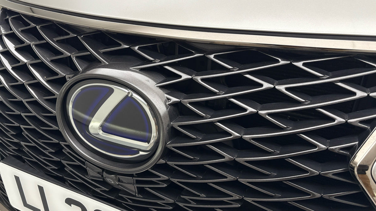 Lexus NX Image 24