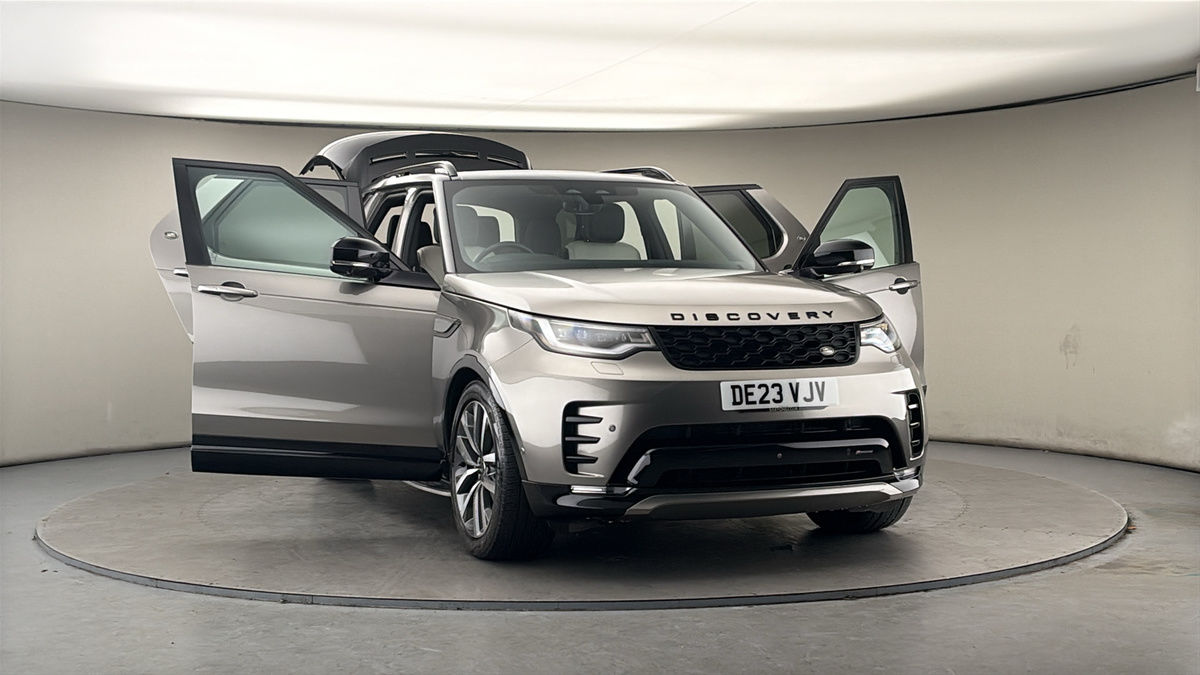 More views of Land Rover Discovery