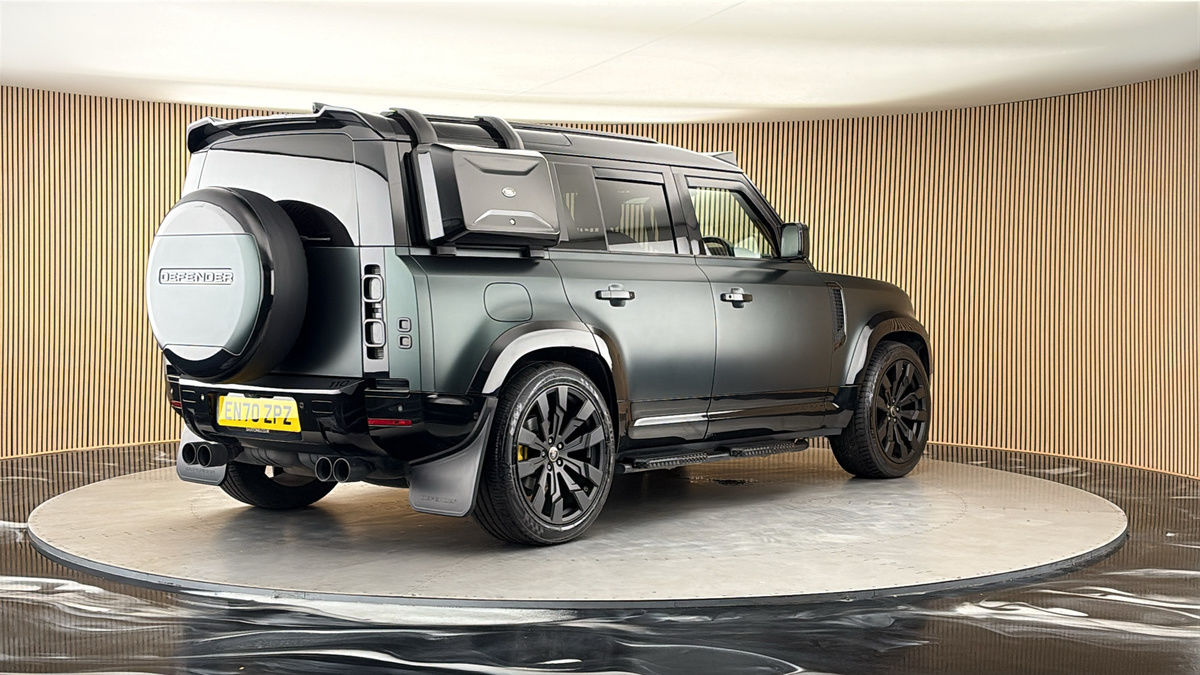 Land Rover Defender 110 Image 21