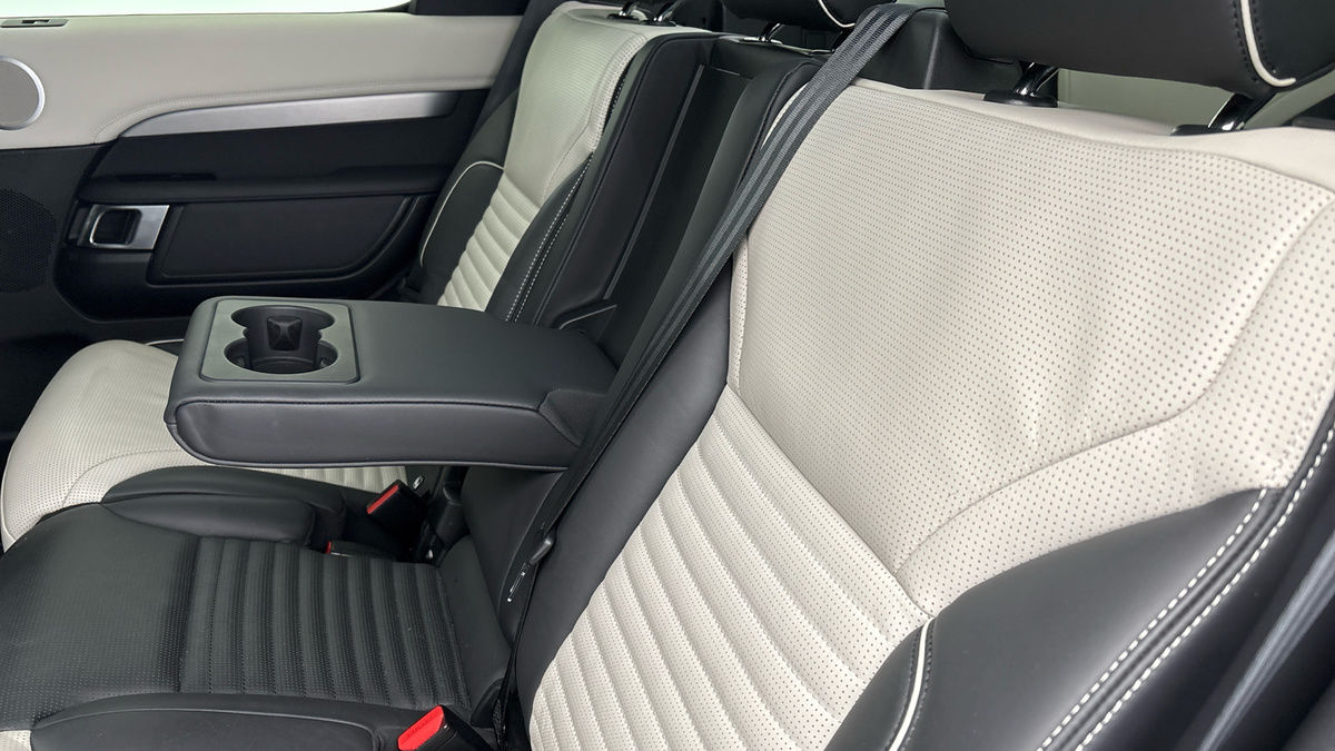 Land Rover Discovery Image 9