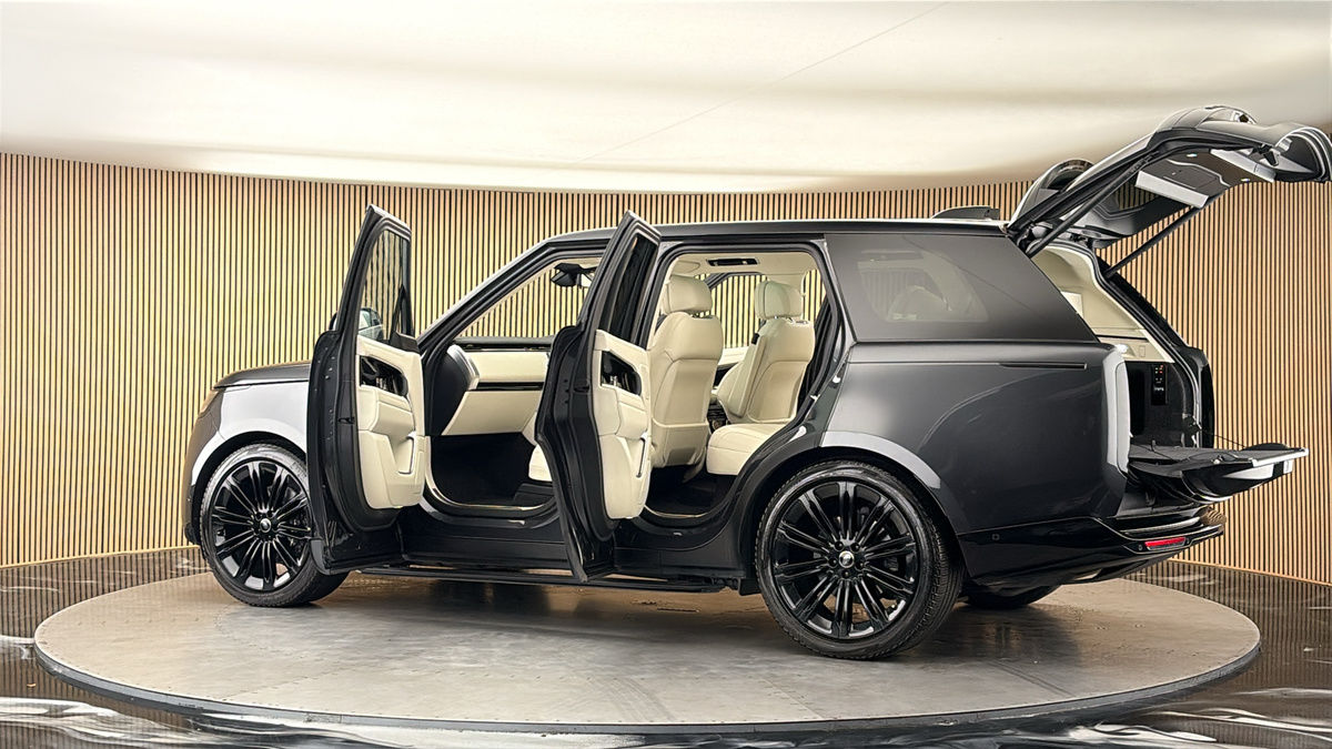 More views of Land Rover Range Rover