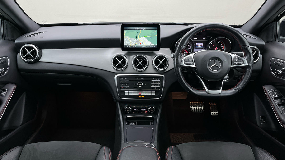 Mercedes-Benz GLA Image 12