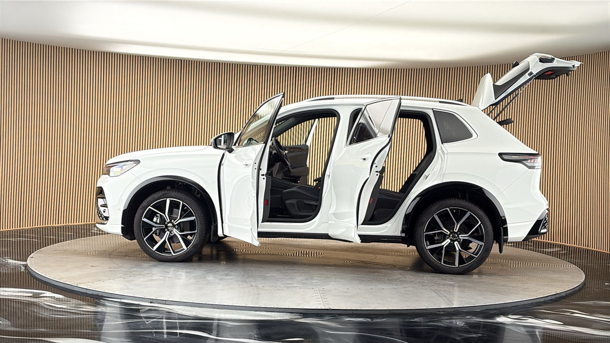 More views of Volkswagen Tiguan