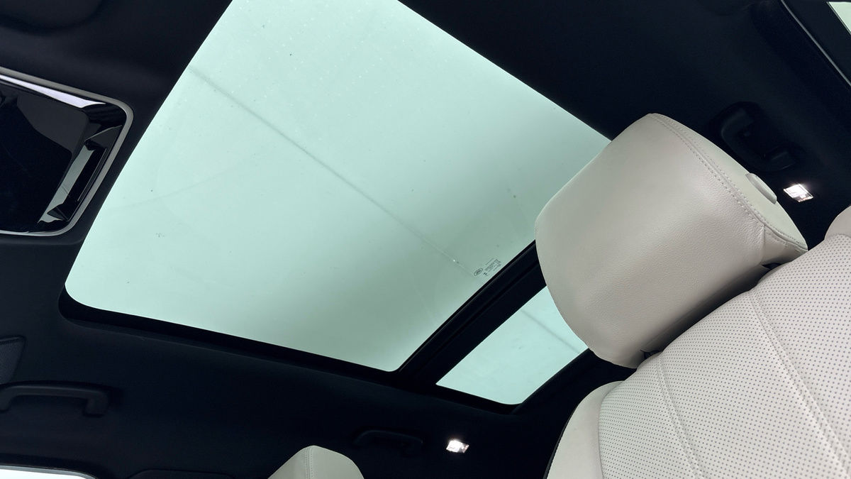 Land Rover Range Rover Velar Image 6