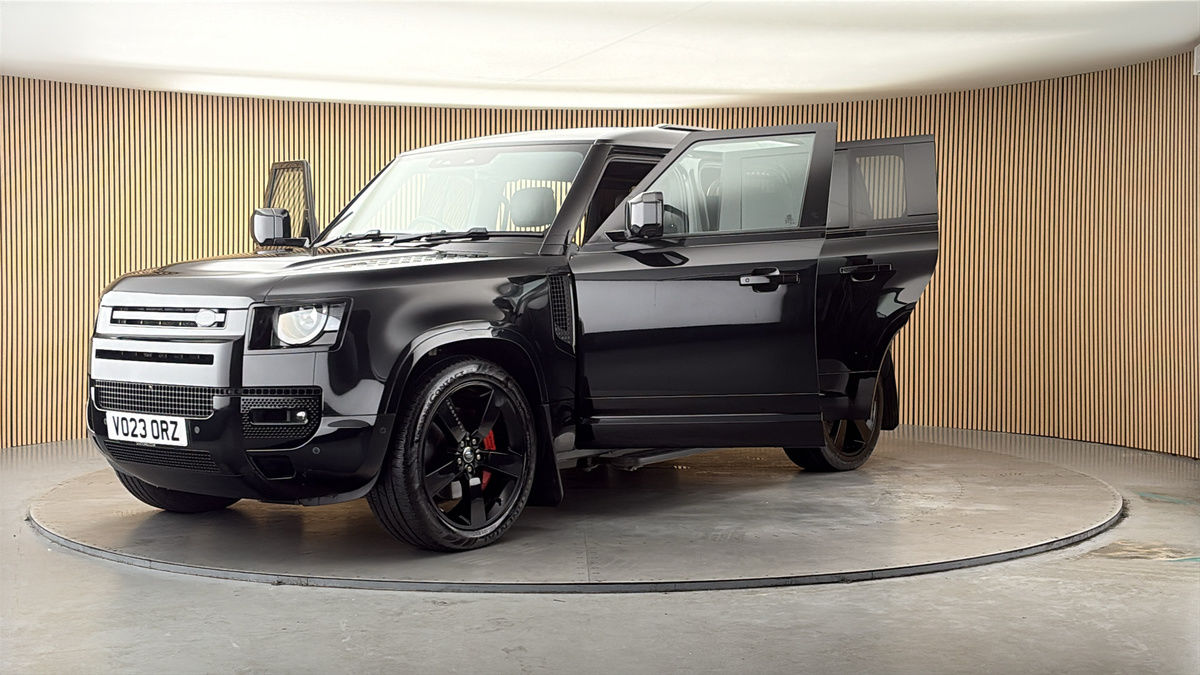 More views of Land Rover Defender 110