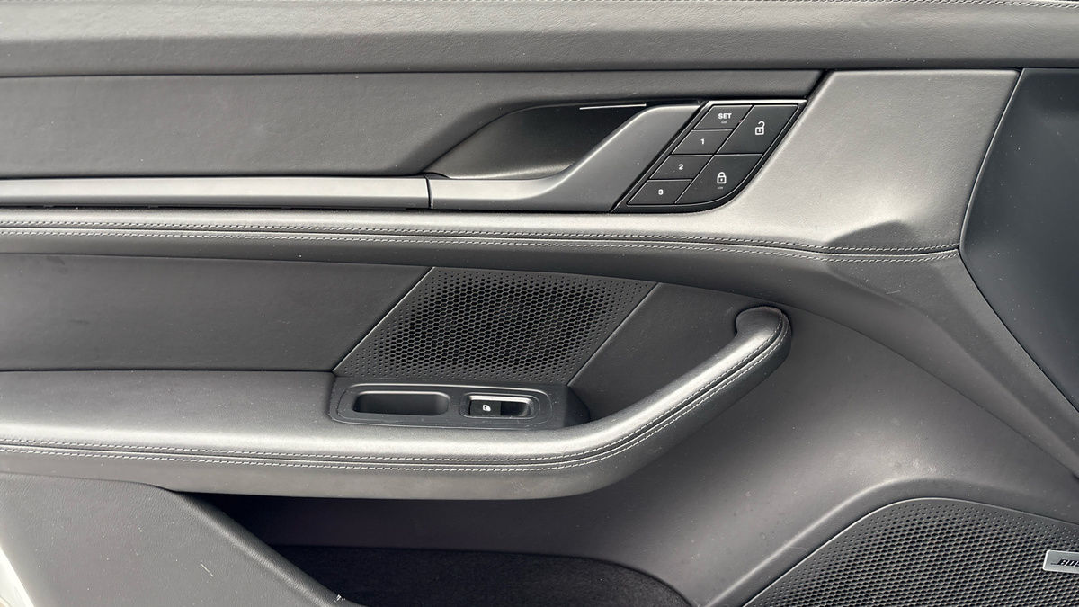 Porsche Taycan Image 19