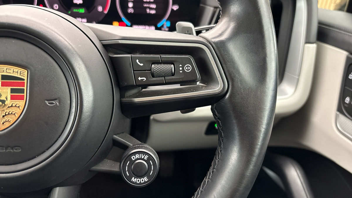 Porsche Cayenne Image 14