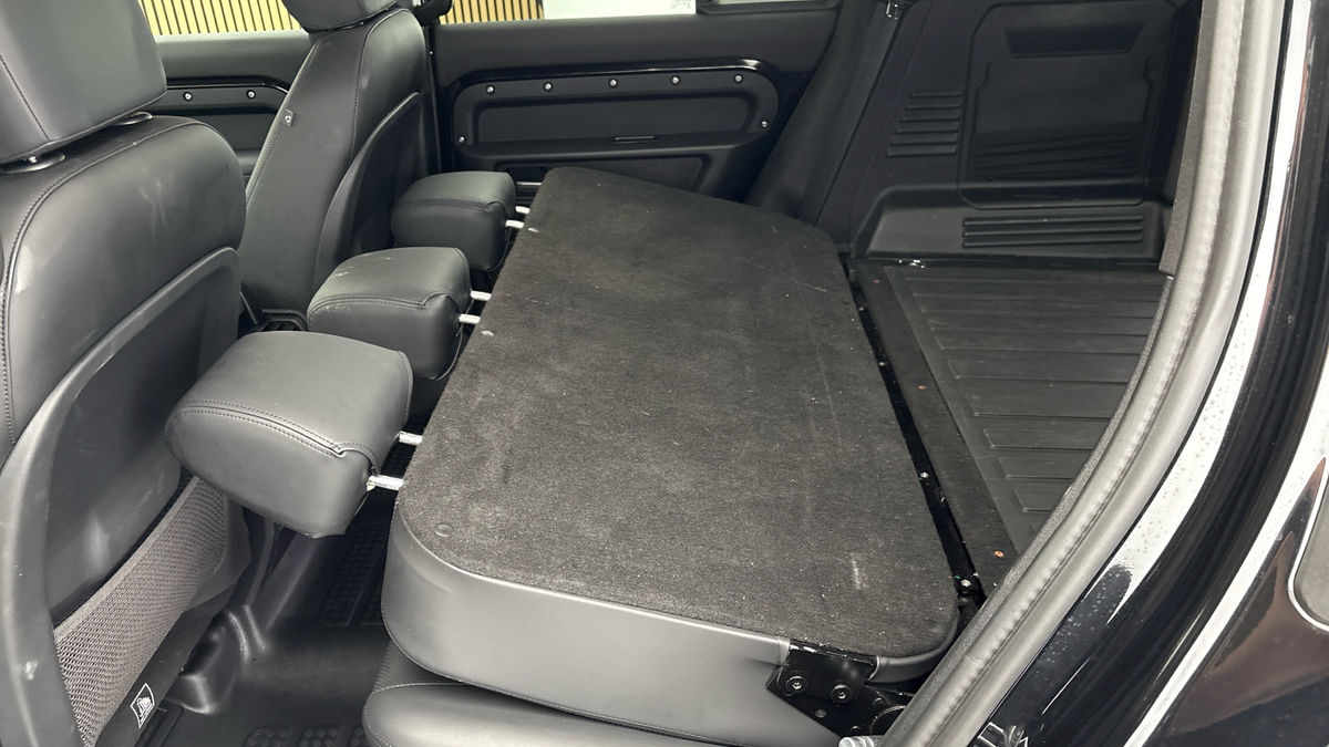Land Rover Defender 110 Urban Image 33