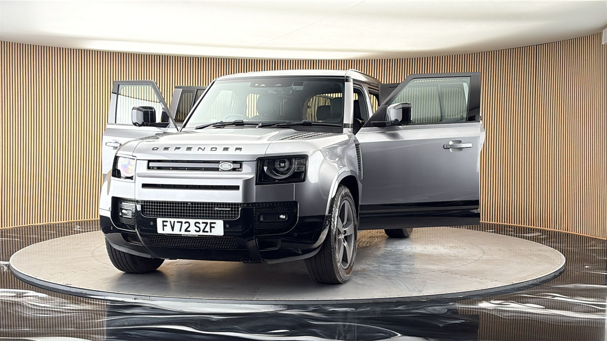 More views of Land Rover Defender 110
