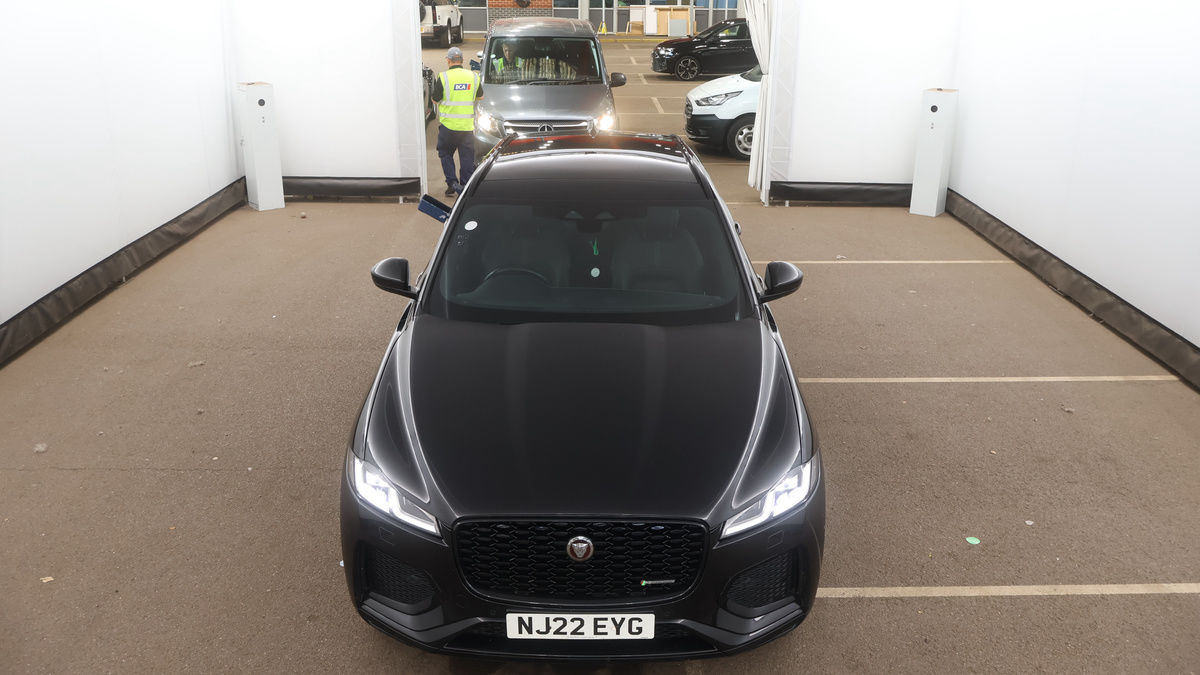 Jaguar F-PACE Image 7