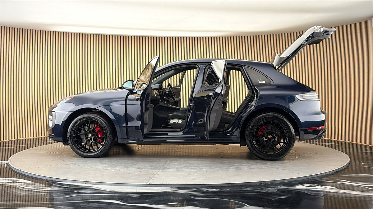 More views of Porsche Macan