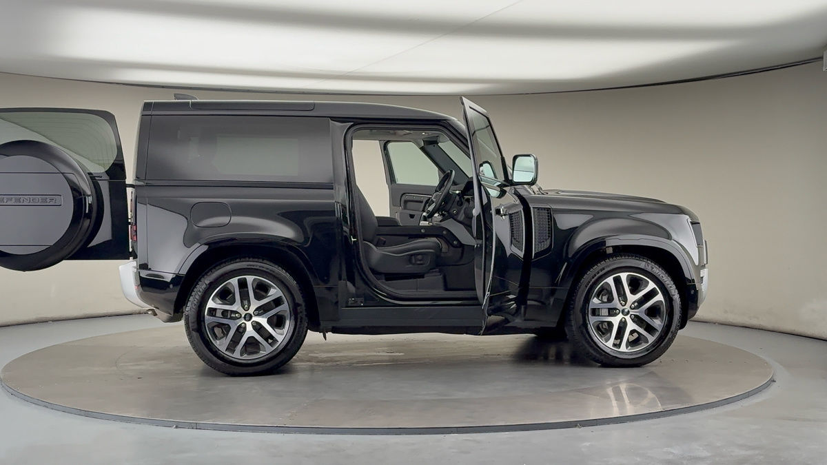 More views of Land Rover Defender 90