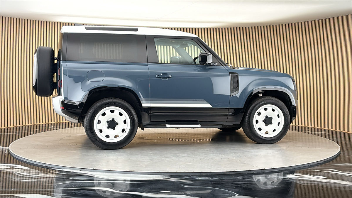 More views of Land Rover Defender 90