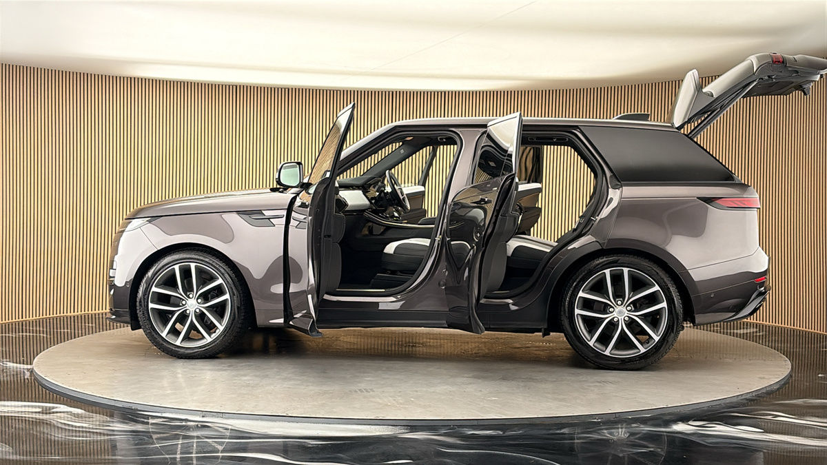 More views of Land Rover Range Rover Sport
