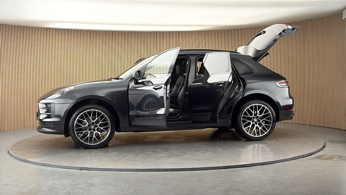 More views of Porsche Macan