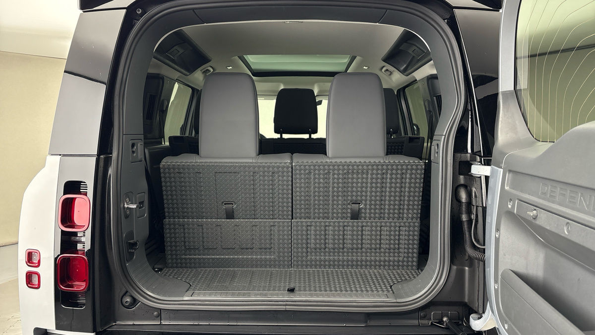 Land Rover Defender 110 Urban Image 11