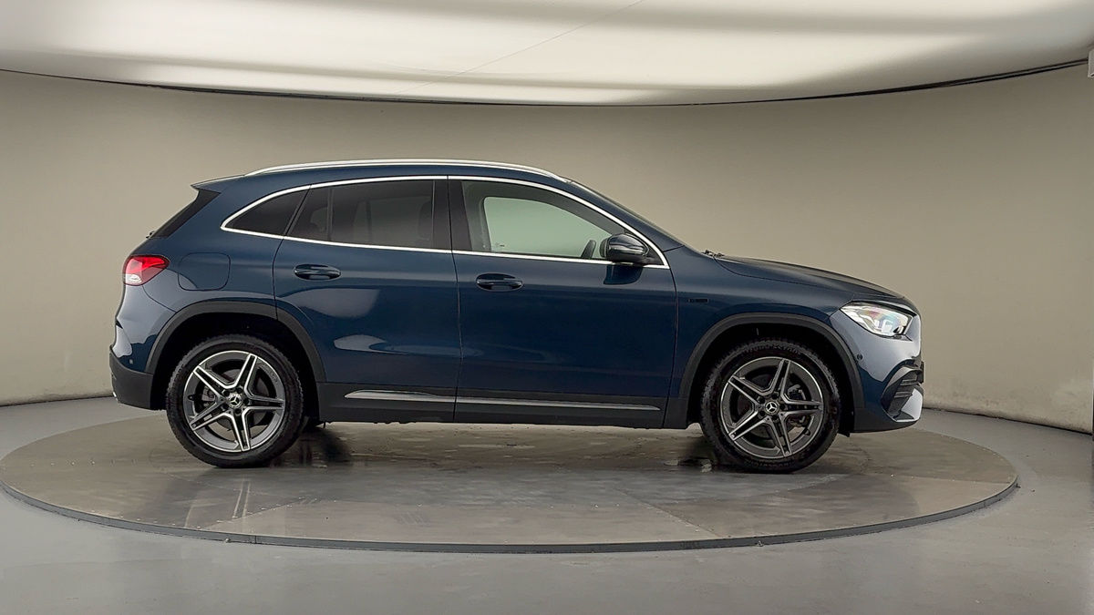 Mercedes-Benz GLA Image 16