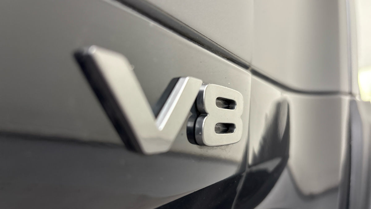 Land Rover Defender 110 Image 25