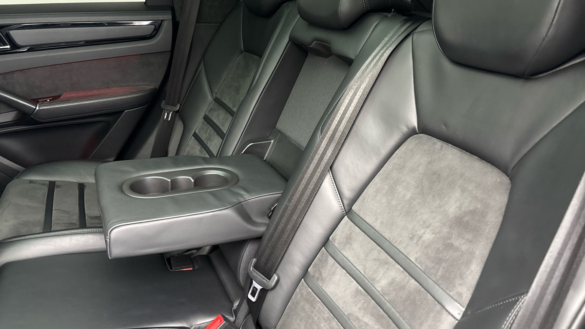 Porsche Cayenne Image 9