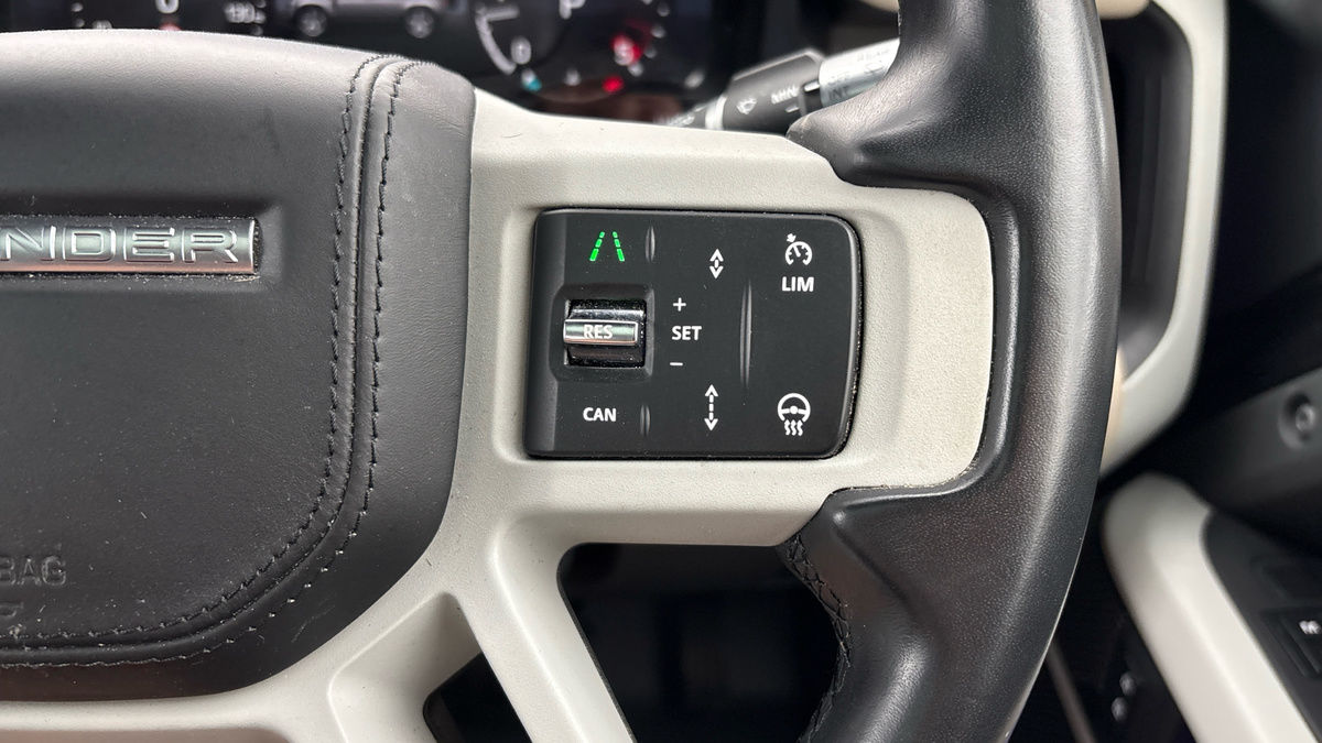 Land Rover Defender 110 Image 14