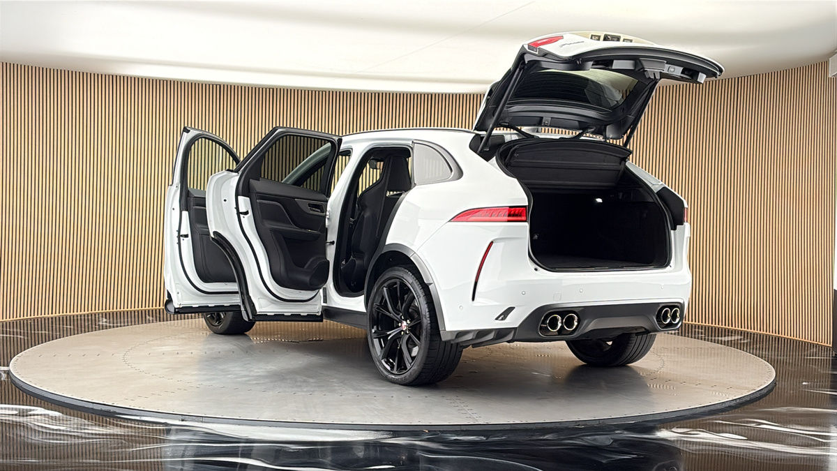 Jaguar F-PACE Image 46