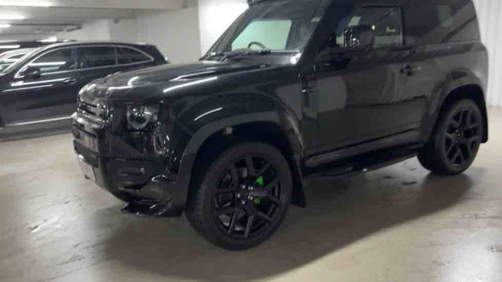 More views of Land Rover Defender 90