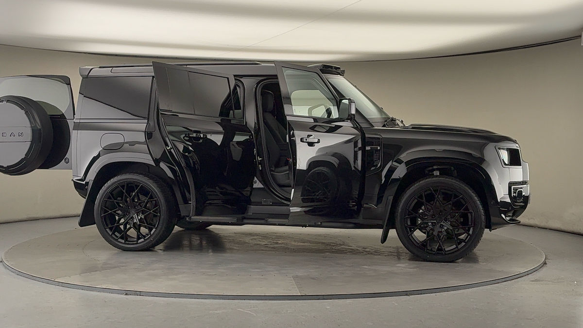 More views of Land Rover Defender 110