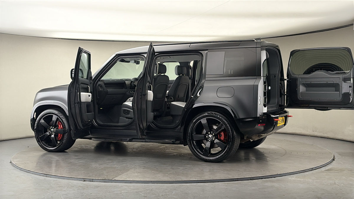 More views of Land Rover Defender 110