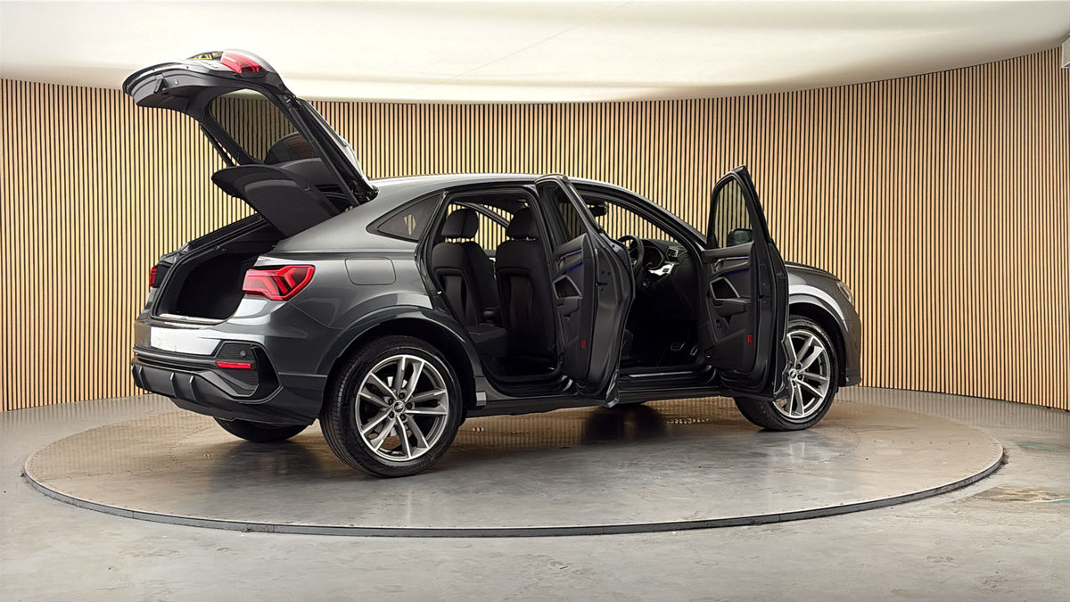 More views of Audi Q3