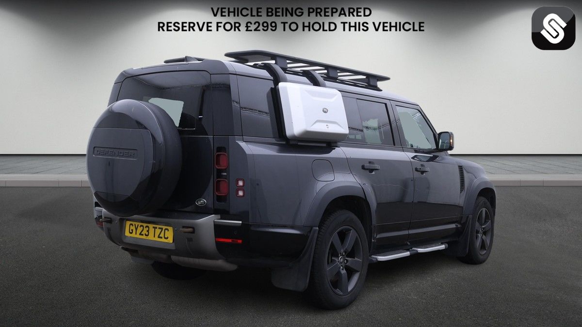 Land Rover Defender 130 Image 4